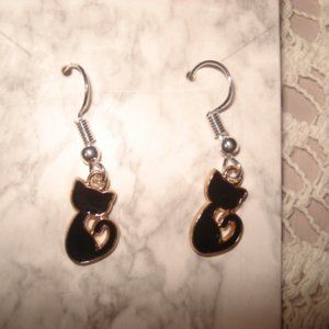 3 Kitty related dangling earrings (3 photos)